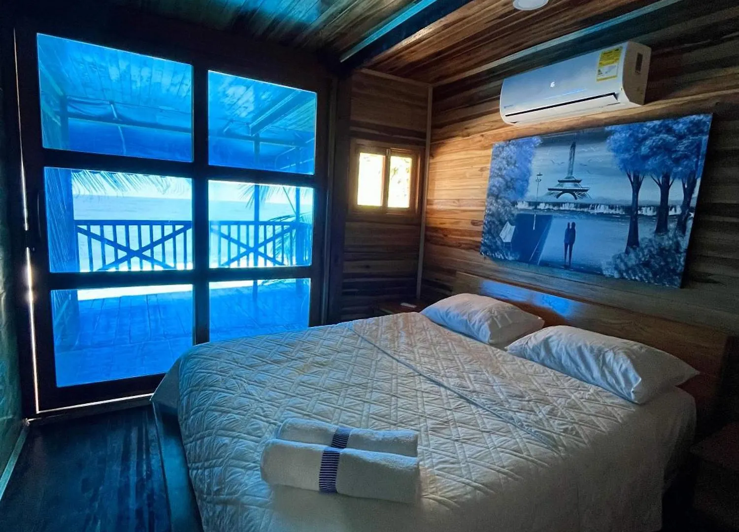 Hotel The Shark Cabana Frente Al Mar Los Naranjos Colombia
